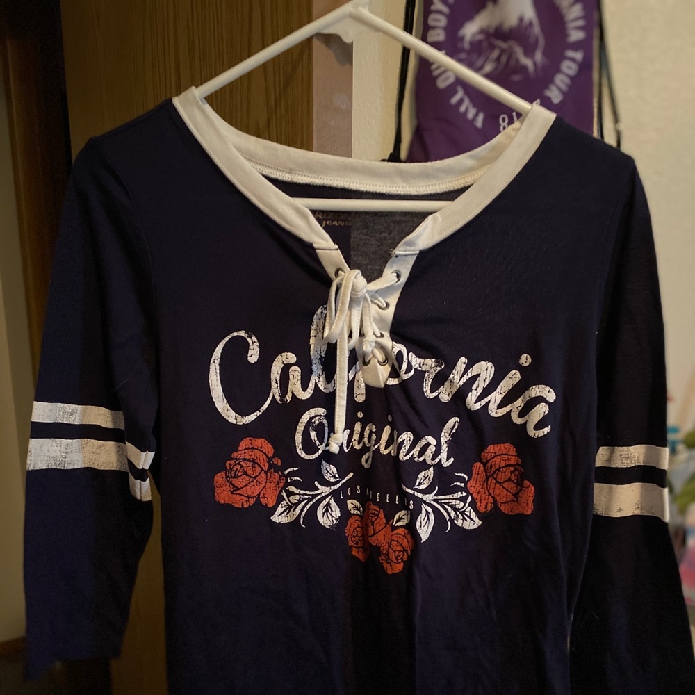 Long sleeve shirt Very stretchy and comfy!